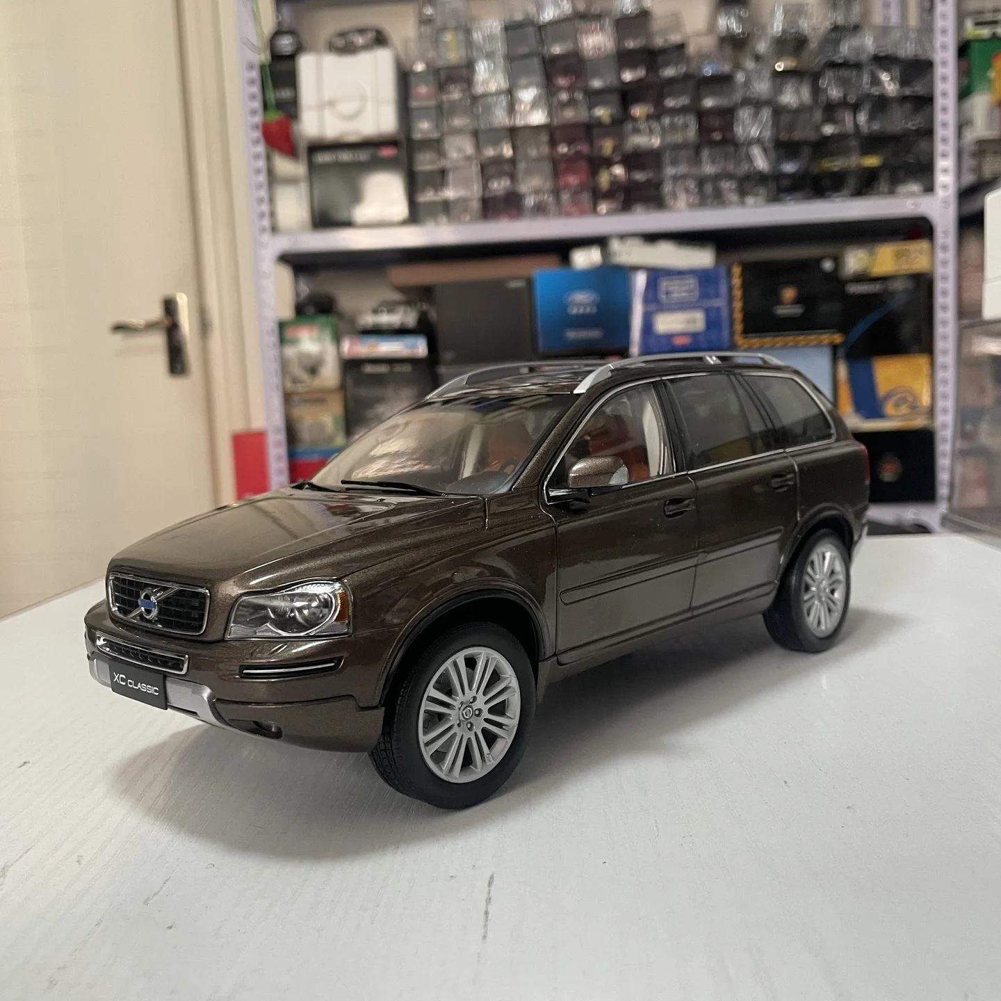 

1:18 Scale Diecast Alloy VOLVO XC90 Off-road Vehicle Toys Cars Model Classics Nostalgia Adult Souvenir Gifts Static Display