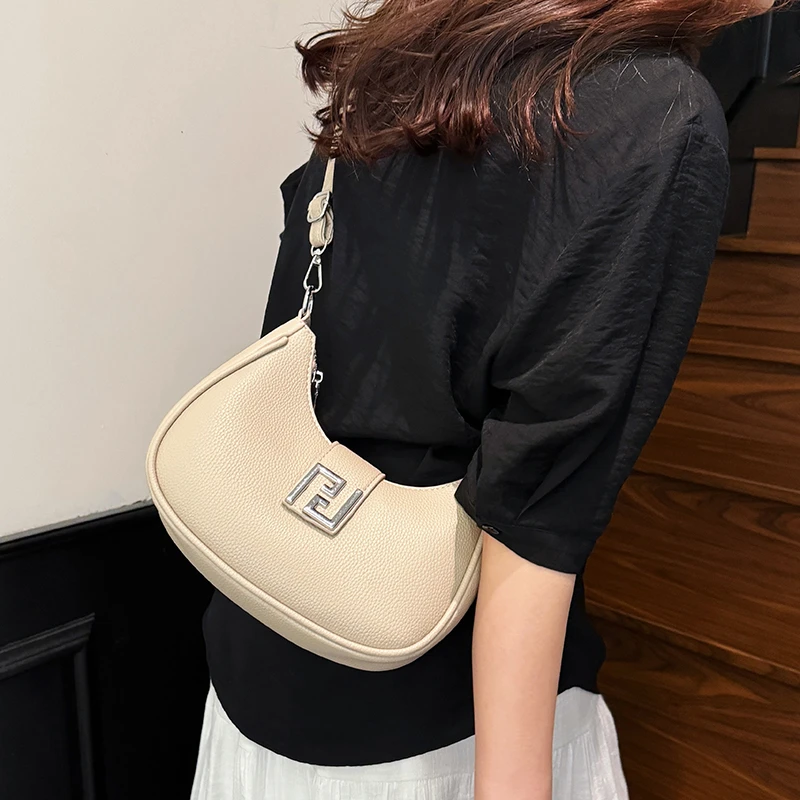 

Fashionable Crossbody Handbag for Women, Durable Leather Shoulder Messenger Bag, Popular Choice By Top Brand