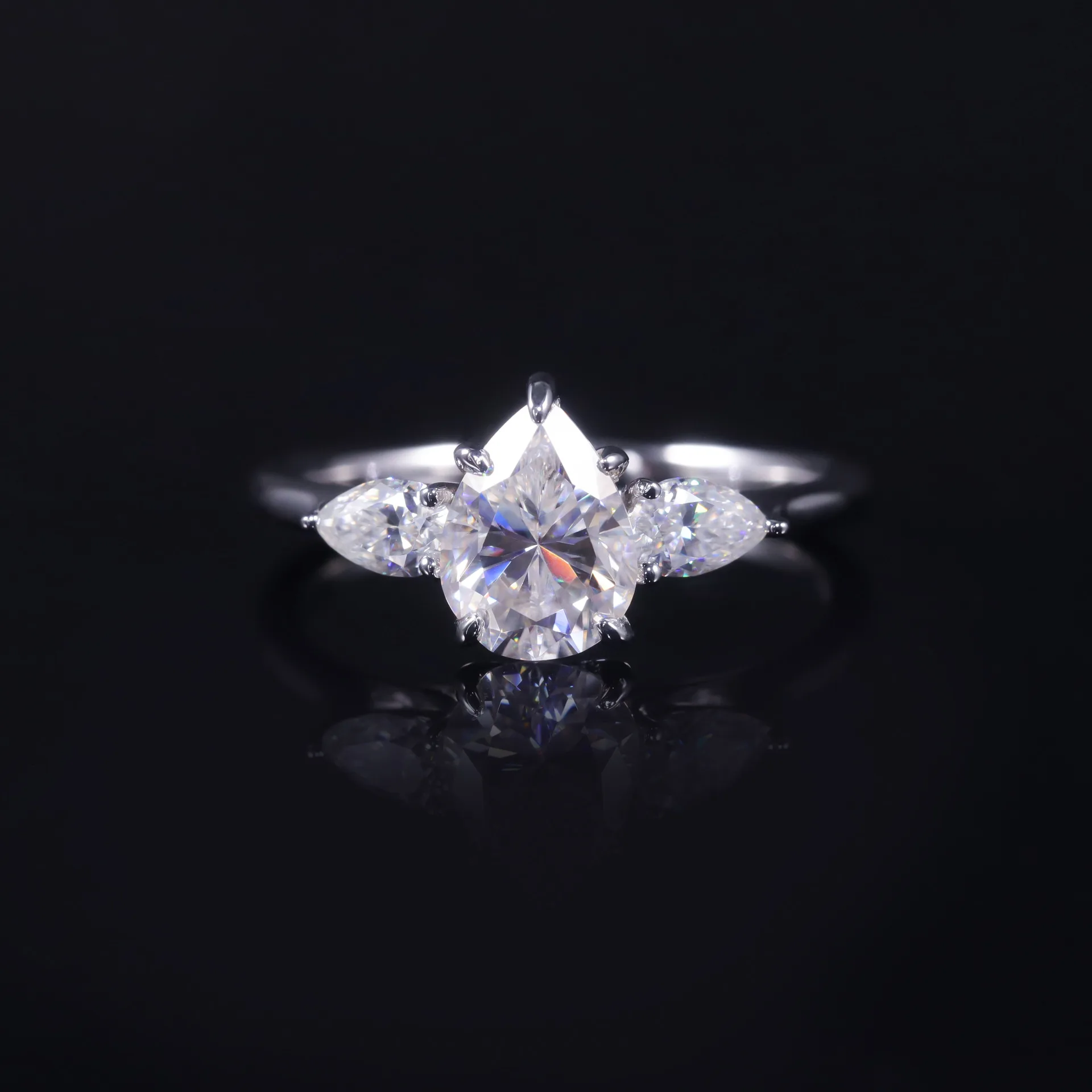 

Pear Shape 1.25 Carat Ring S925 Sterling Silver Moissanite Teardrop Ring