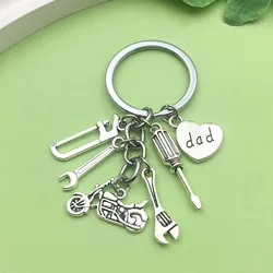 1pc Fashion Antique Silvery Tool Keychain, Alloy Hammer Screwdriver Wrench Key Ring, Father's Day Gift for Dad