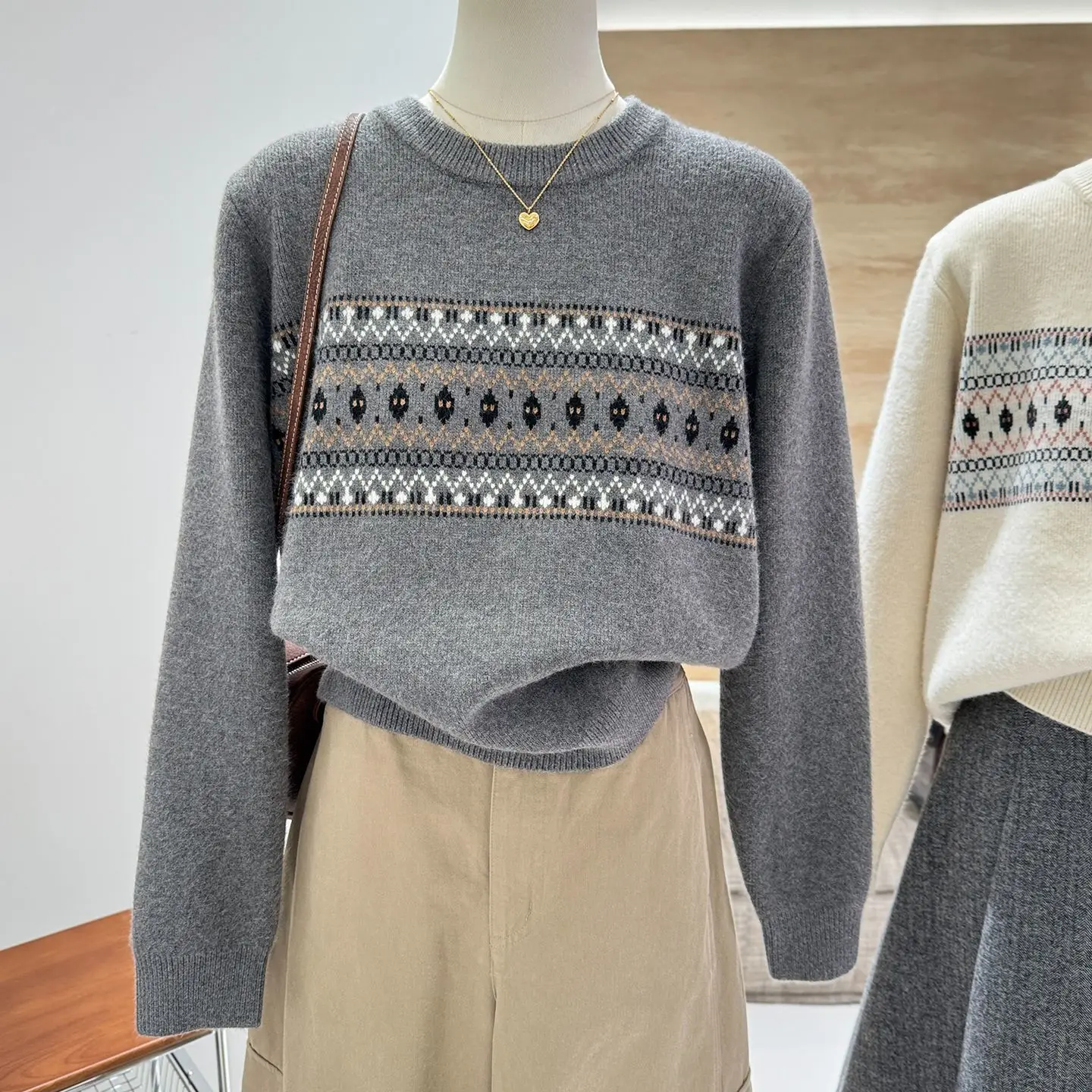 

Вязаный круглый топ больших размеров, женский свободный утягивающий модный длинный свек, повседневный свитер с цветным базовым слоем irt