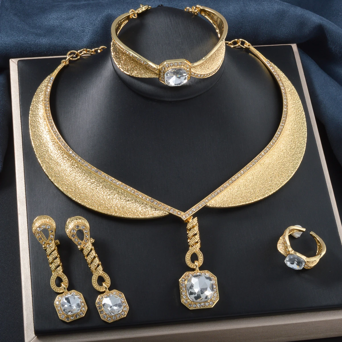 

4pcs Set Zirconium Oxide Pendant Necklace Bracelet Earrings Ring Set Dubai Wedding Bride Women's Jewelry Accessories Gifts