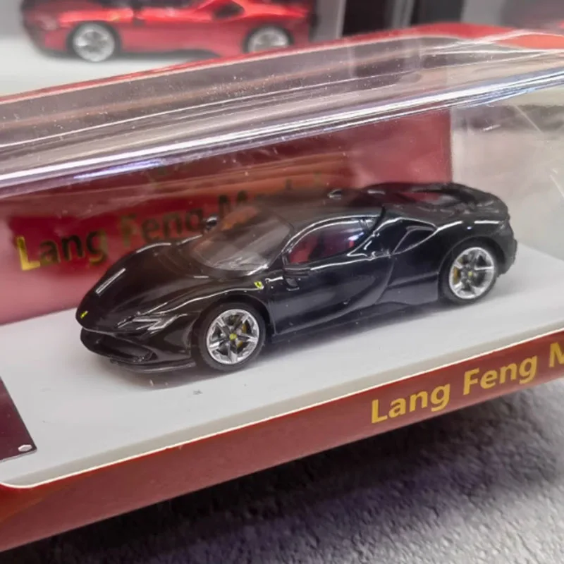 Diecast 1:64 SF90 Roadster Hardtopเปิดประทุนจําลองรถรุ่นStaticคอลเลกชันตกแต่งวันหยุดของเล่นของที่ระลึกของขวัญ