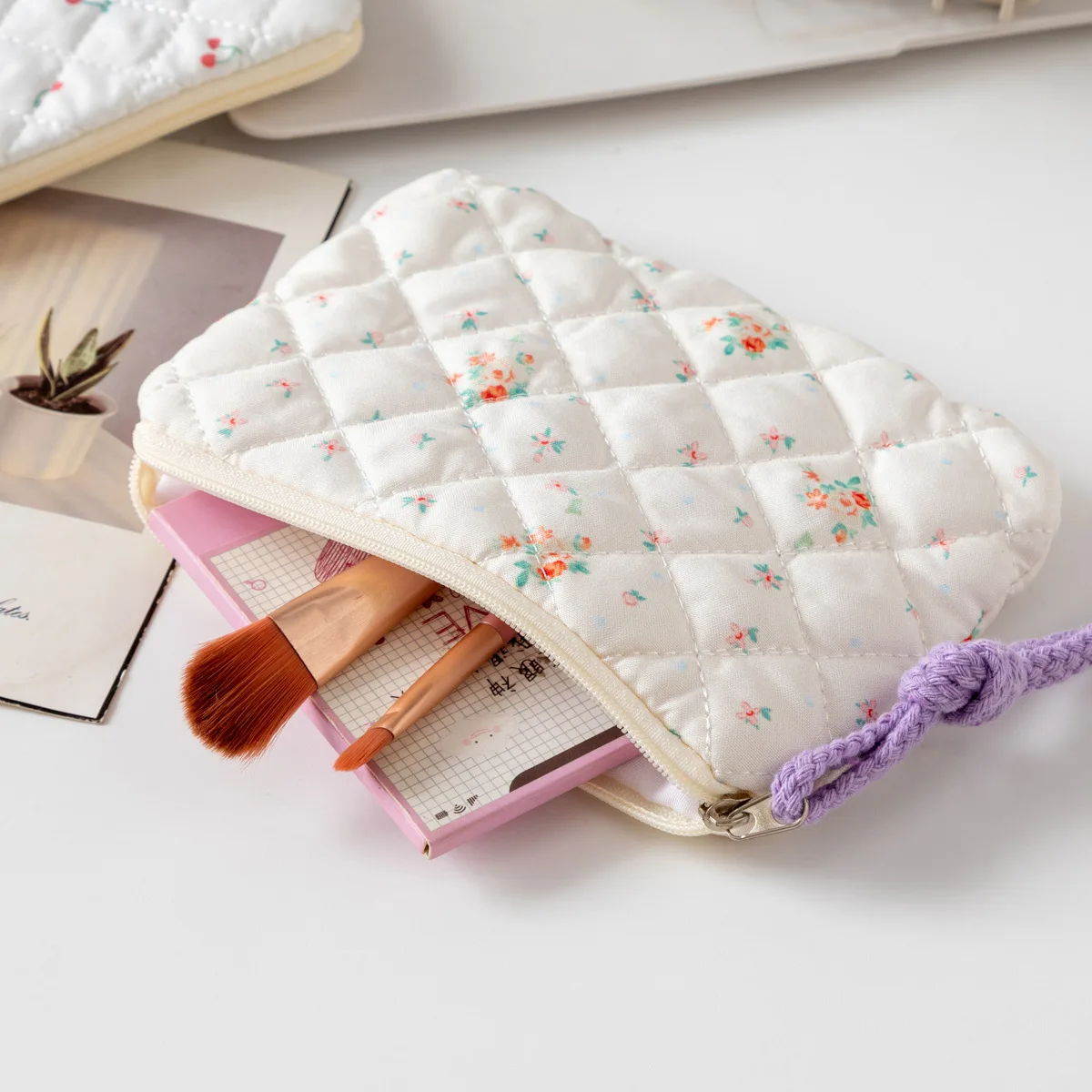 花柄の口紅用メイクアップバッグ、女性用ヘッドフォンデータケーブル収納バッグ、旅行用小物入れカードバッグ、生理用ナプキン収納