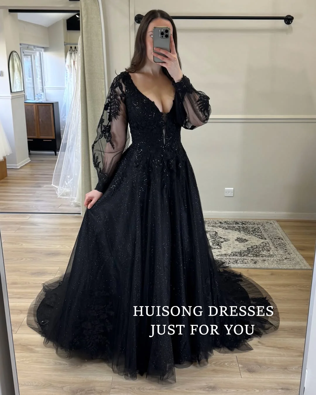

HUISONG Customized Gothic Black Wedding Dresses Lace Appliques Long Sleeves V-Neck A-Line Bridal Gown suknia ślubna