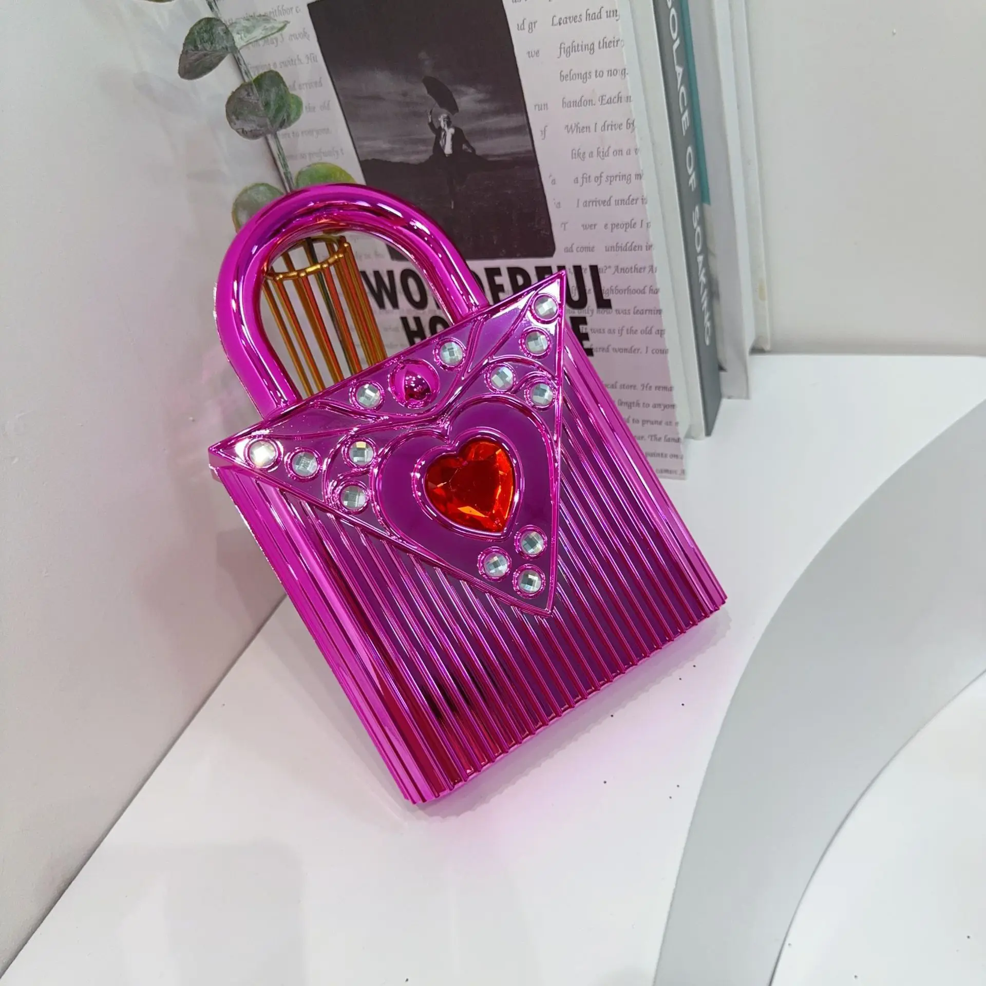 

New diamond-encrusted love women's dinner bag mini acrylic bag light luxury temperament shoulder portable evening clutch bag