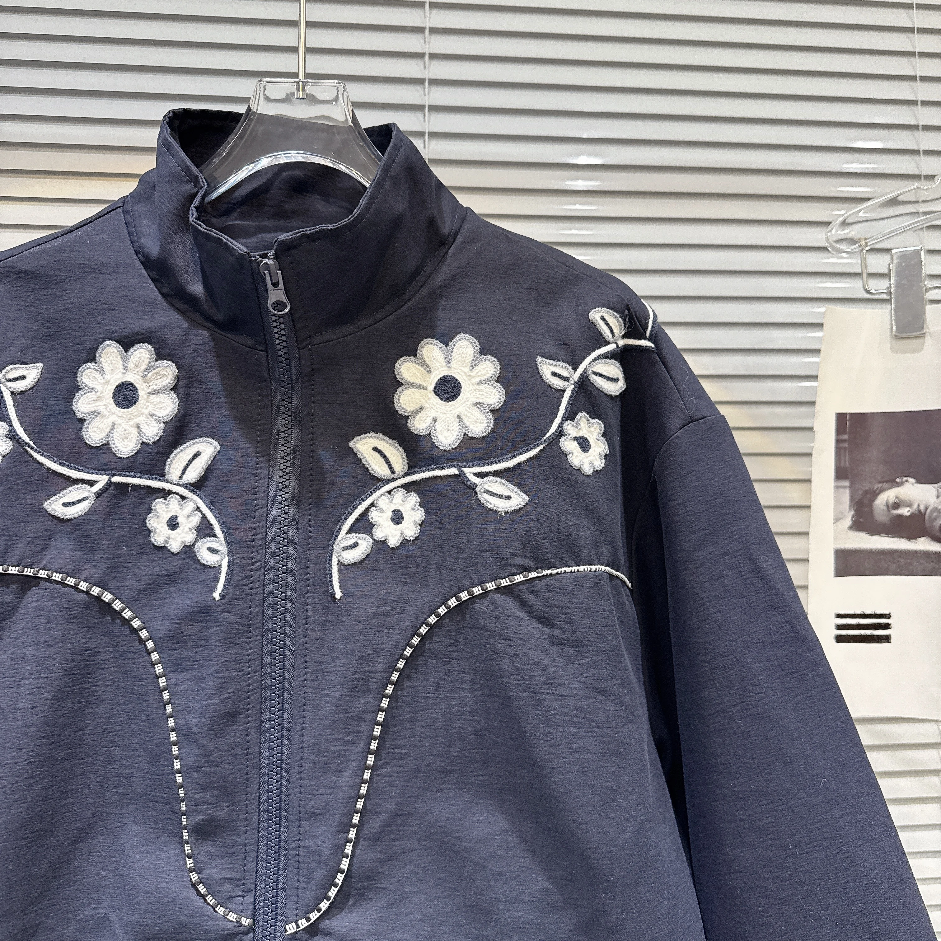 2025 Winter New Arrival Women's Vintage Hottie Floral Embroidery Loose Quilted Short Jacket Outerwear