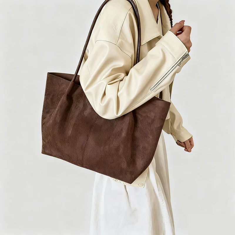 

New retro suede shoulder bag for autumn and winter 2025, a large-capacity hand-held tote bag with a high-end commuting feel