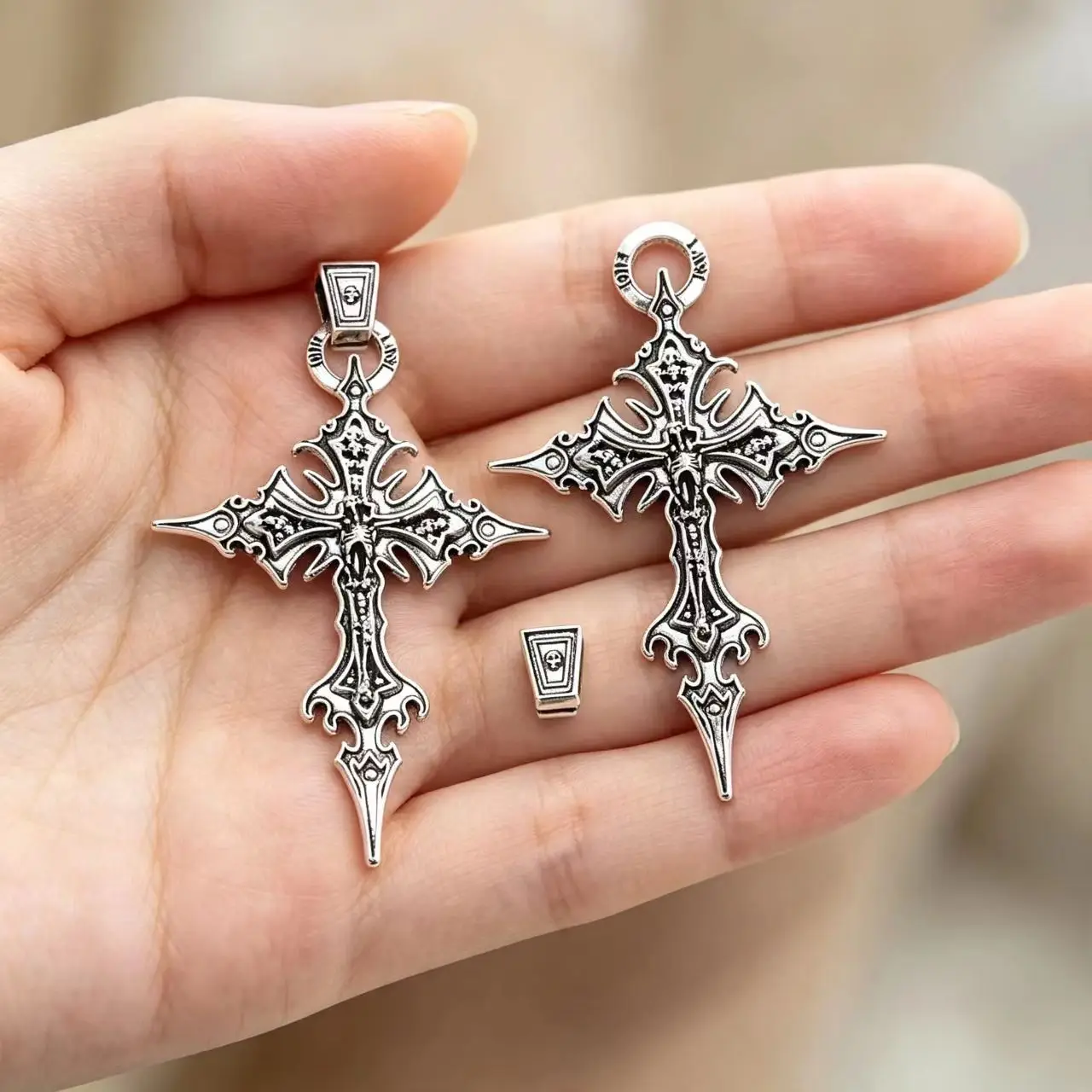 2 Piezas Colgante Vintage Gótico de Calavera y Cruz de Jesús para Hombre, Joyería Amuleto Religioso Católico Punk Rock, Dije de Aleación de Zinc