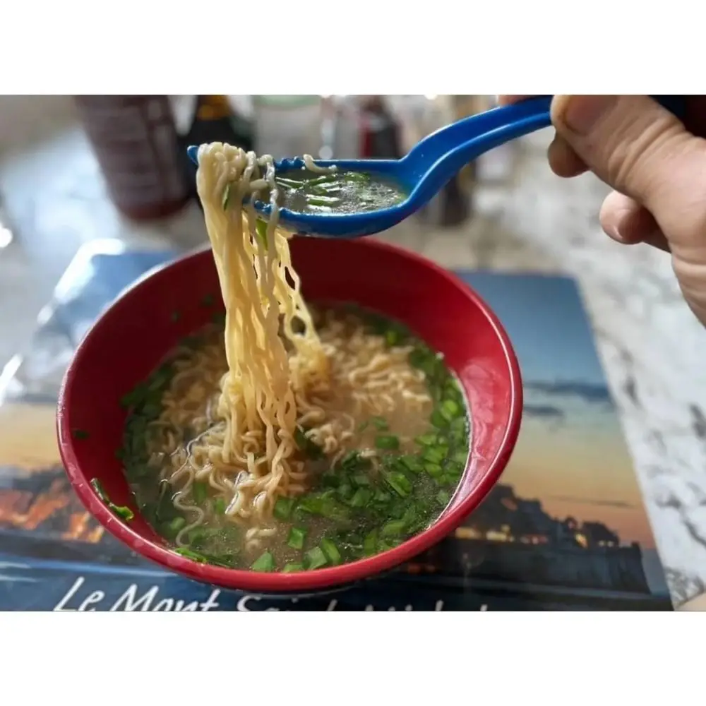 Cuchara de sopa de fideos con tenedor 2 en 1, cuchara Ramen resistente a altas temperaturas, suministros de cocina, cucharas de sopa chinas de mango largo