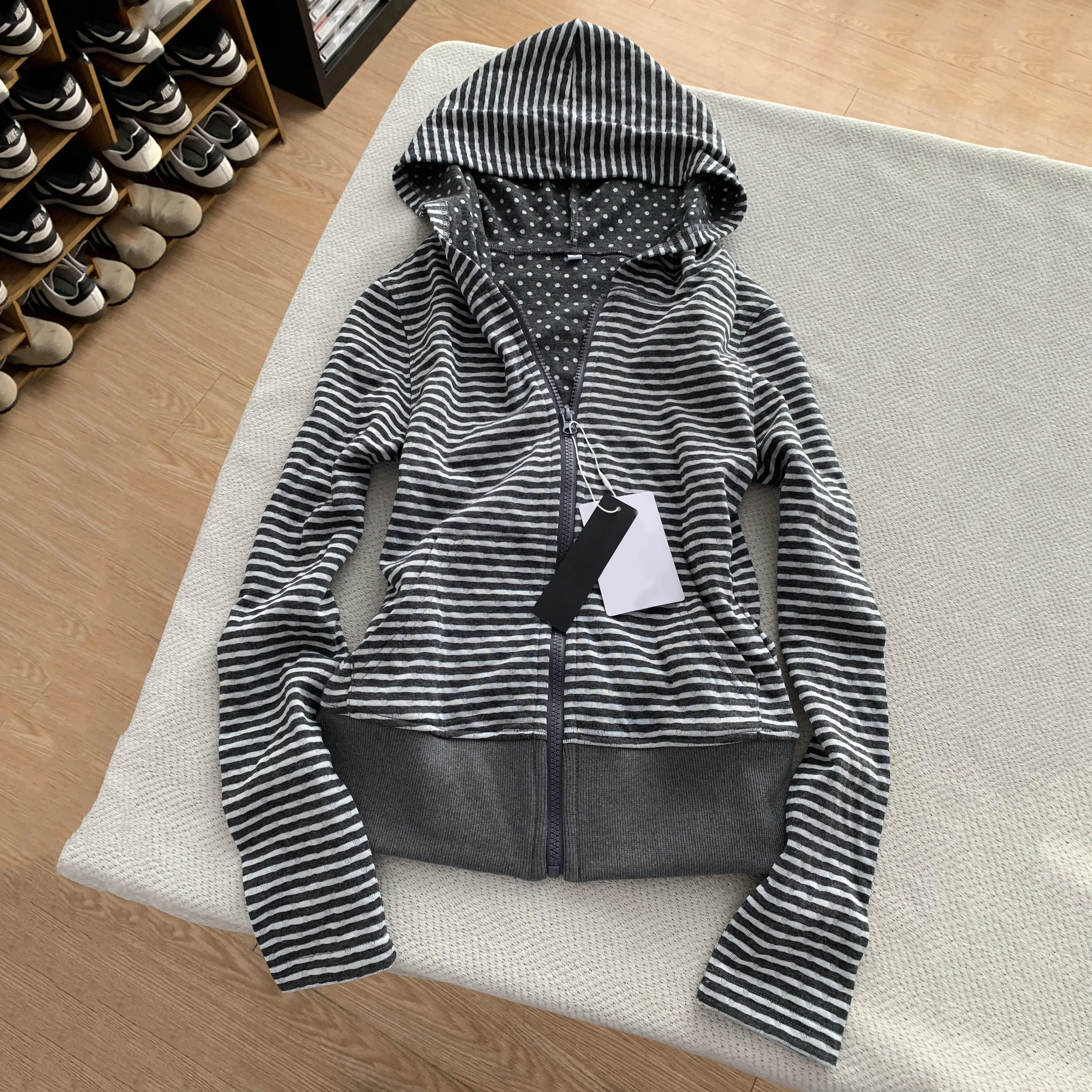 

Женская полосатая толстовка с капюшоном в стиле Харадзюку, корейская винтажная приталенная толстовка на молнии, базовое пальто для горячих девушек, осеннее уличное женское кардиганы