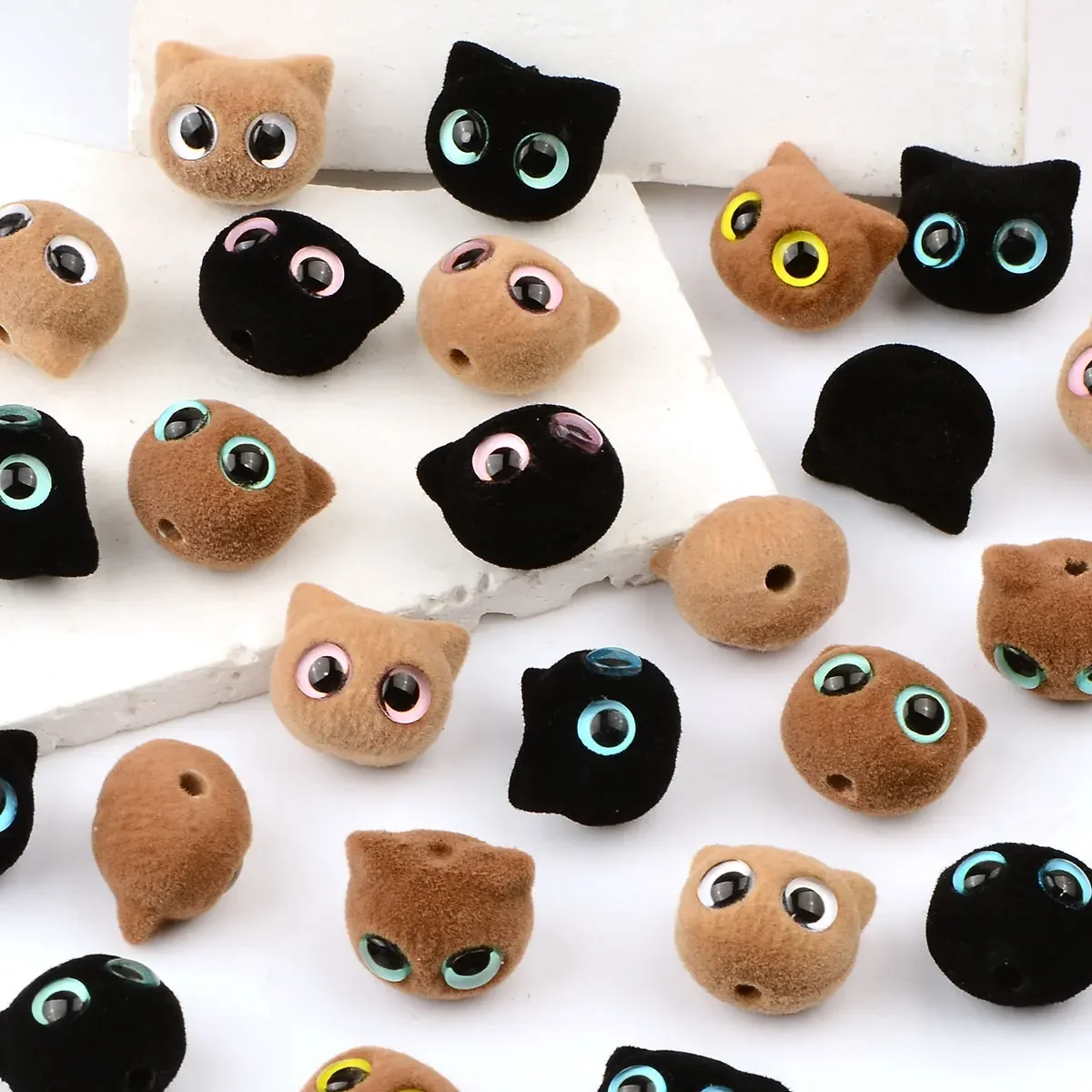 1.9x1.6cm 6pcs Random Color Mix Flocking Material Cartoon Animal Colorful Big Eyed Cat Acrylic Beads DIY Bracelet Accessories