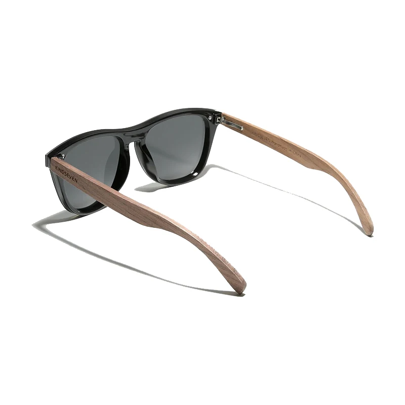 تأتي نظارات Kingseven الشمسية في مجموعة، خفيفة الوزن وعصرية، تمنحك شعورًا بالتطور والسحر اللانهائي، مثالية للأزواج بمظهرك الصيفي