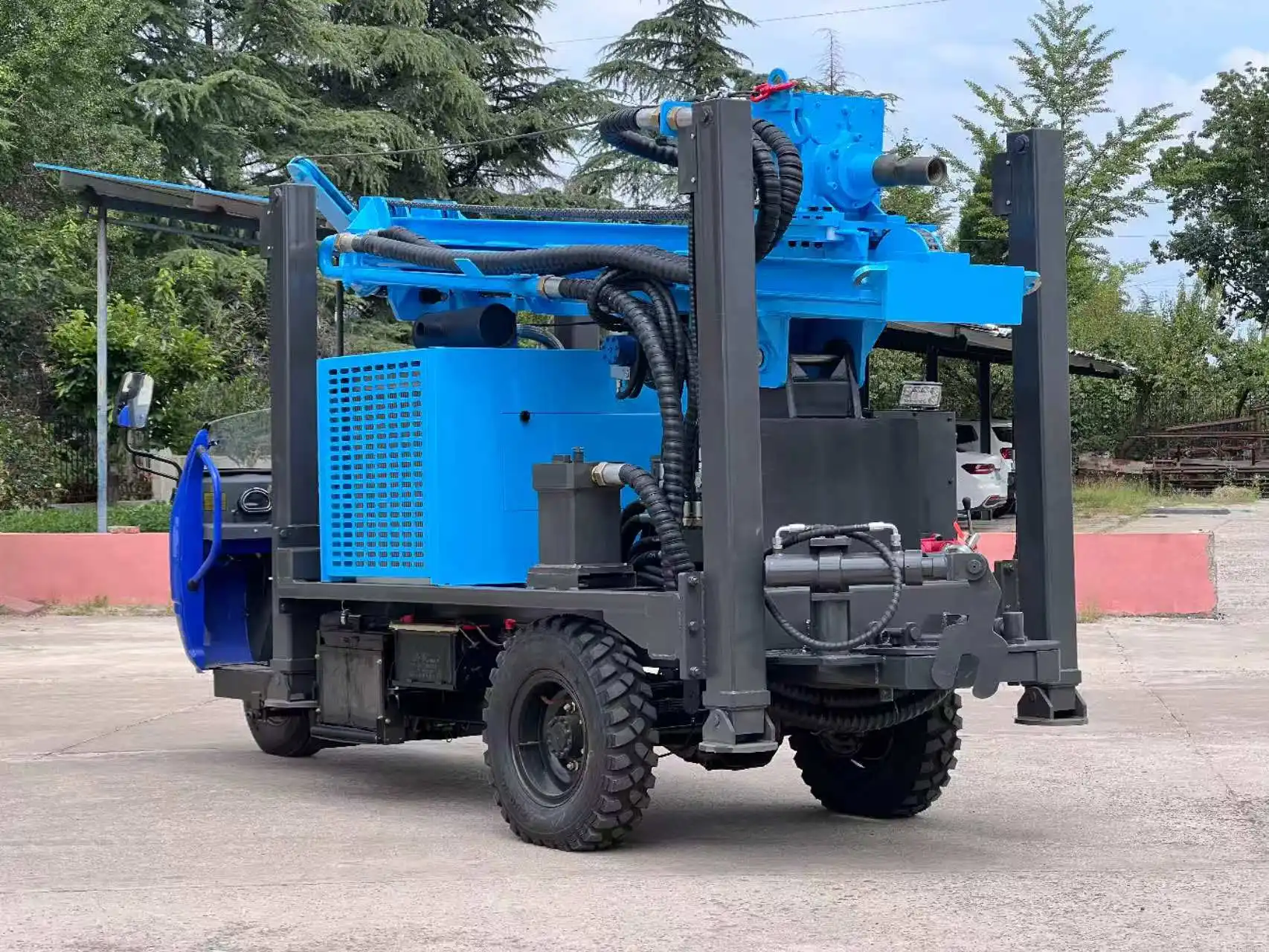 Macchina per impianto di perforazione per pozzi d'acqua profonda personalizzata da 200 m montata su triciclo