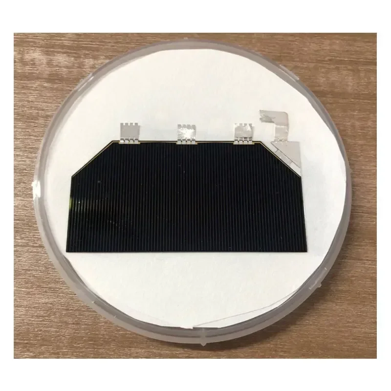 

30% Efficiency Triple Junction Gallium Arsenide Solar Cell (Laminate 4*8cm)