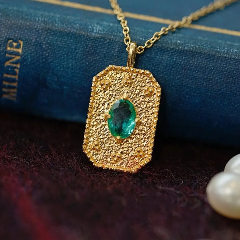 Original design trendy retro square necklace high-end texture elegant fashion inlaid green gemstones pendant banquet jewelry