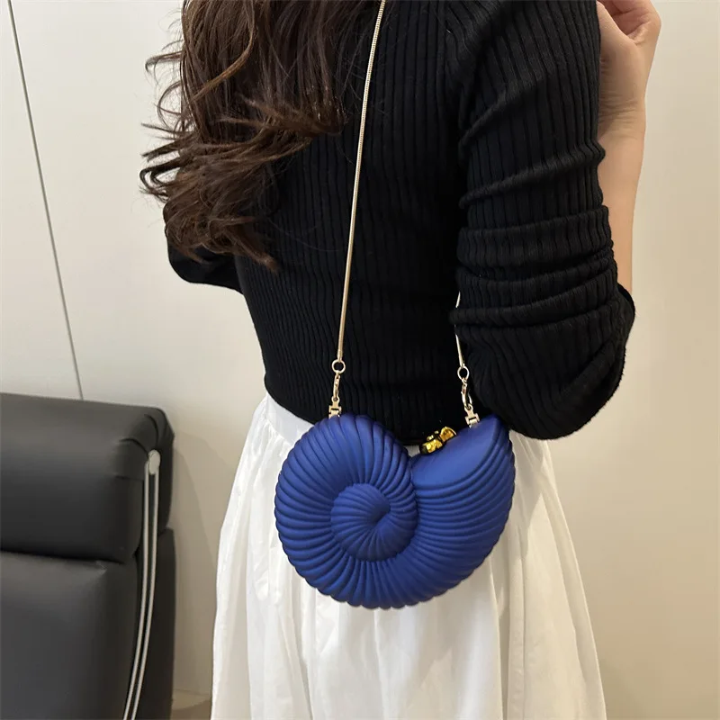 Simple Conch Dinner Bag Women's Shoulder Messenger Crossbody Bag Fun Personality Metal Chain Clutch Acrylic Shell Phone Bags Hot