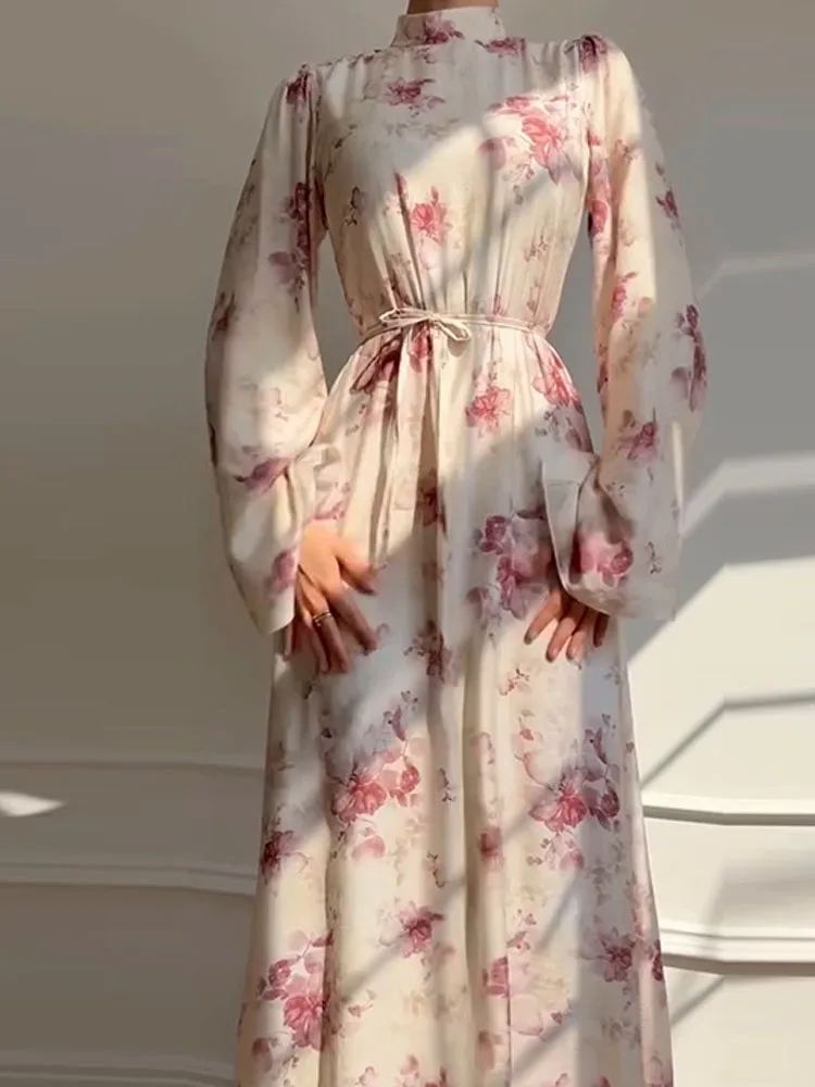 เดรสยาวพิมพ์ลายดอกไม้สไตล์โบฮีเมียนทรงหลวม แขนยาว แฟชั่นฤดูใบไม้ร่วง คอปกสูงครึ่งตัว เหมาะสำหรับวันพักผ่อน