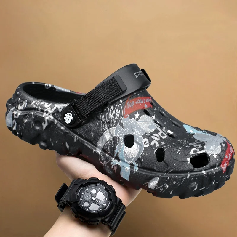 

Summer Style Men's Outdoor Clogs with Graffiti Print, Non-Slip, Suitable for Beach, Water Activities, Camping, Fishing, and Shopping