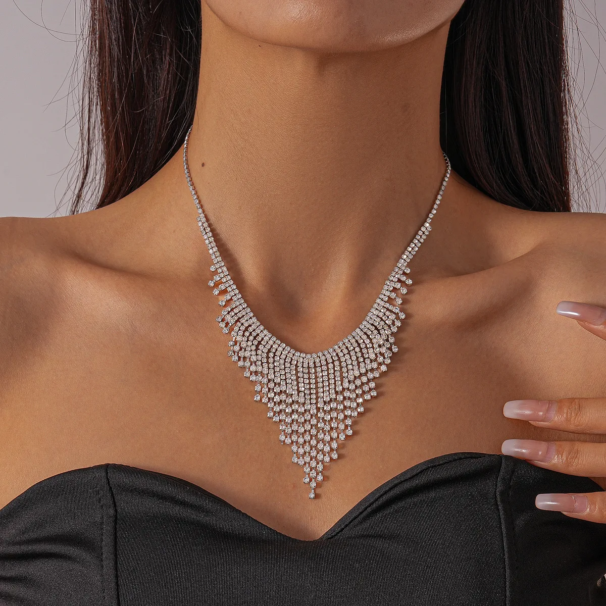 

Shiny Crystal Tassel Necklace for Women Girls Luxury Rhinestone Chain Choker Necklaces for Dress Nightclub Jazz Dance Jewelry