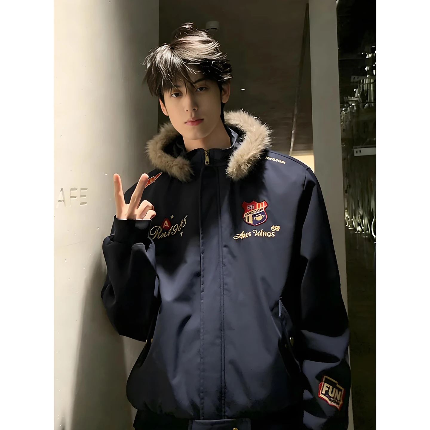 

Trendy American Style Parka Jacket Men's Winter Fashion Embroidered Badge down Cotton Coat High-End Feeling Fur Collar Bread ...