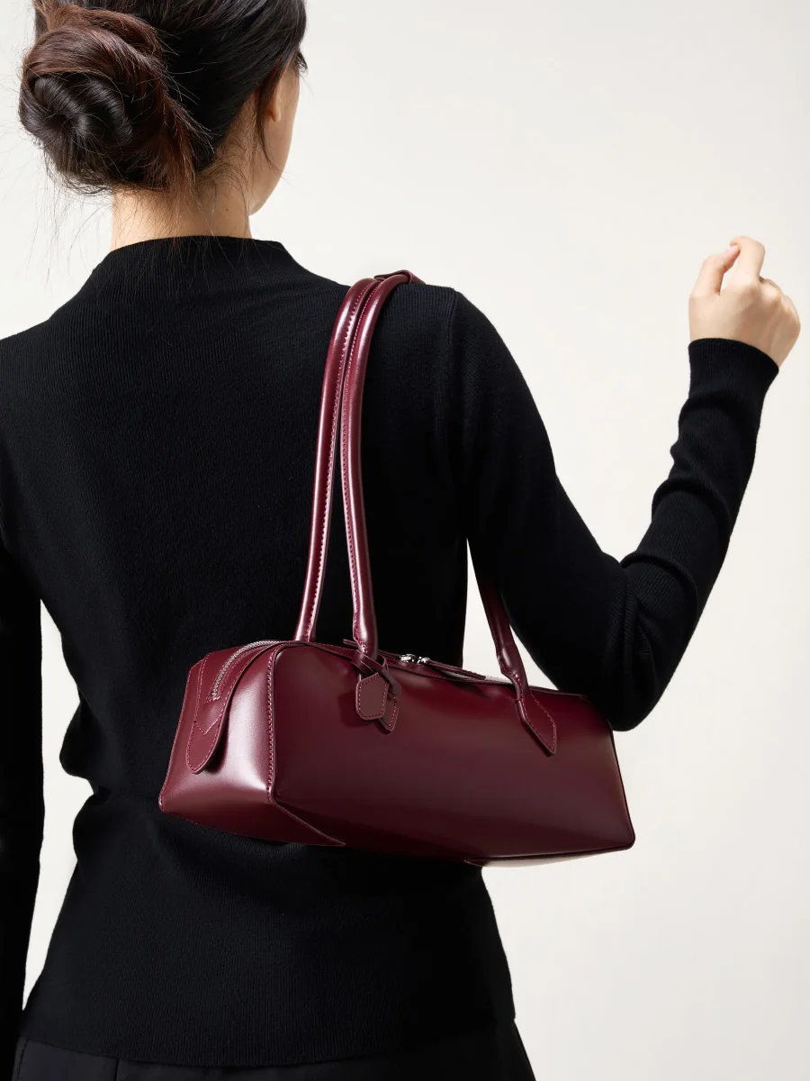 2025 New Genuine Leather Women's Shoulder Bag Large Capacity Cowhide luxury handbag Long strip Wine red baguette bag female