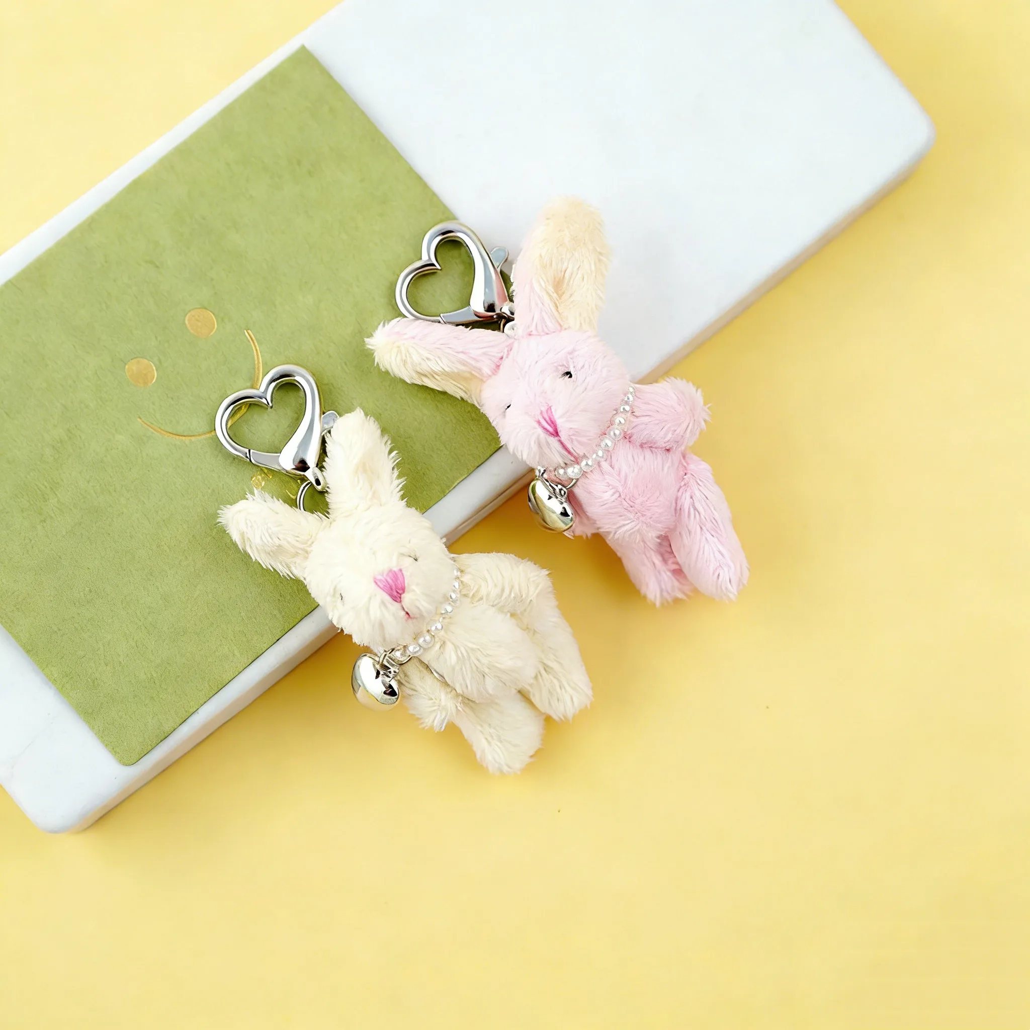 Niedlicher Mädchen-Hasen-Liebes-Auto-Taschenanhänger, einfacher universeller Schlüsselanhänger für Männer und Frauen
