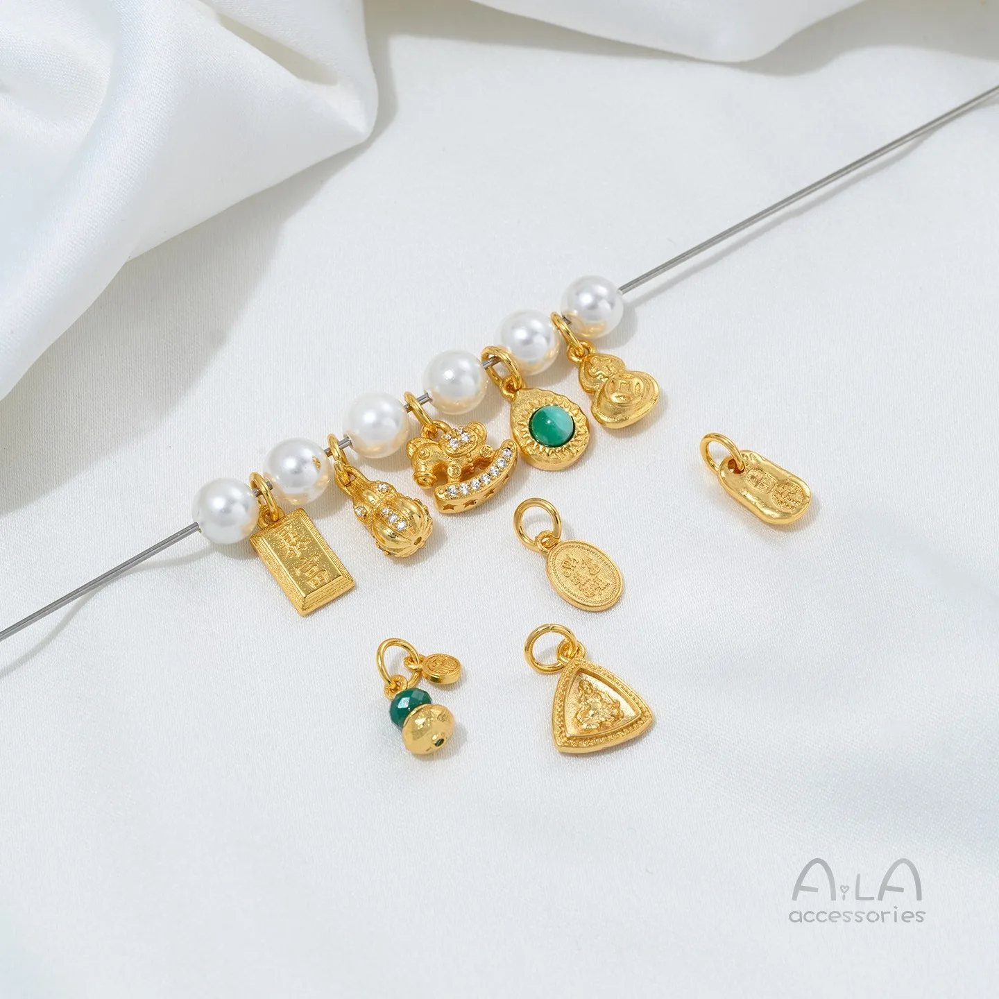 

Copper Plated 24K Real Gold Inlaid Zircon Gourd Trojan Horse Pendant Handmade DIY Hand Necklace Jewelry Sand Gold Accessories