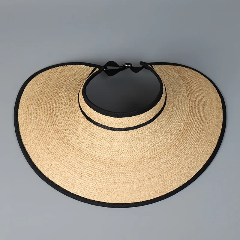 Рисунок 4 - Рафийная шляпа с козырьком