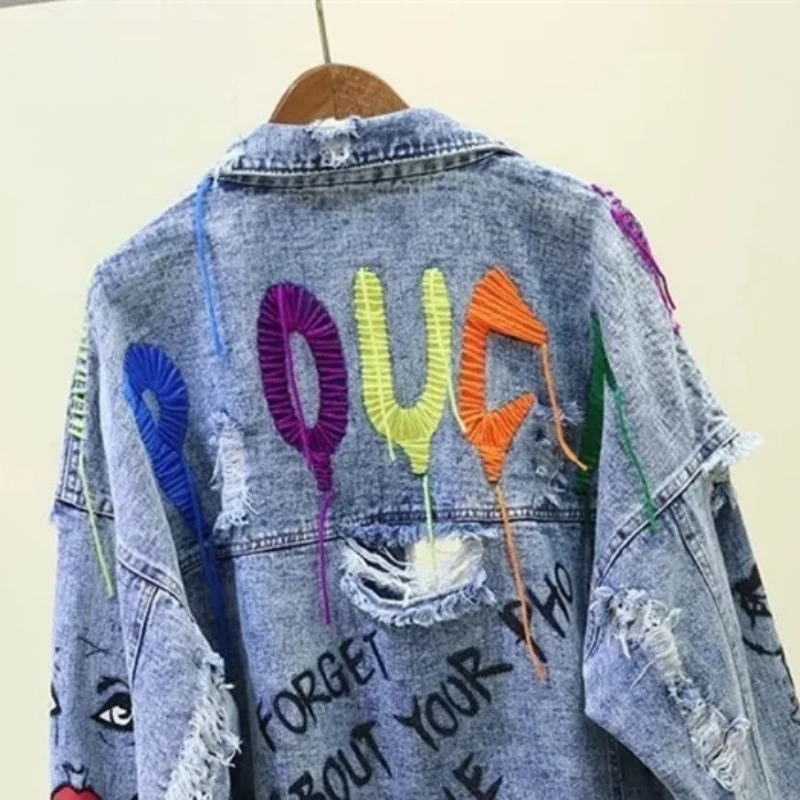 Chaqueta vaquera con remaches y cuentas para mujer, chaqueta vaquera con estampado de grafiti y letras con borlas, informal, con agujeros, para primavera y otoño, JJ584