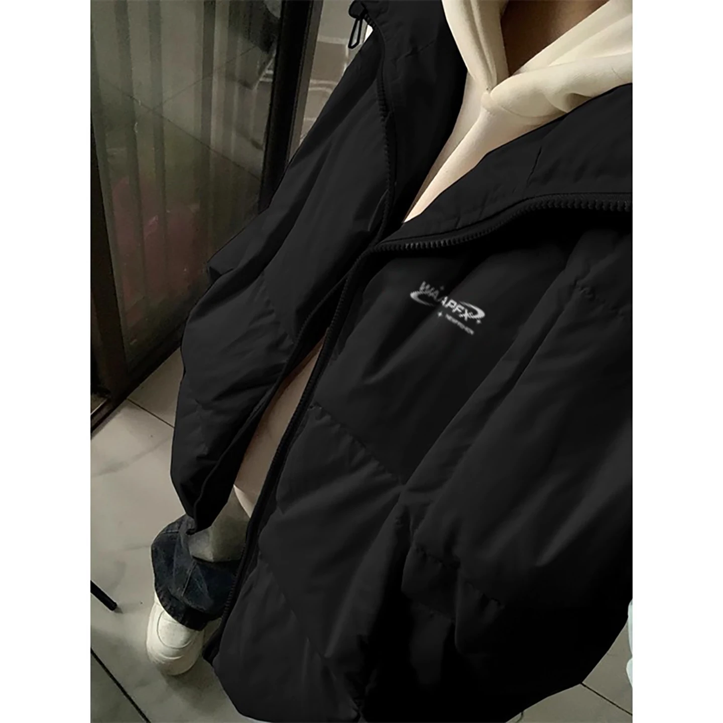 

Парка женская с меховым воротником, технология против морщин, устойчивость к сминанию, гладкость, сохранение формы, качество сохранения формы.