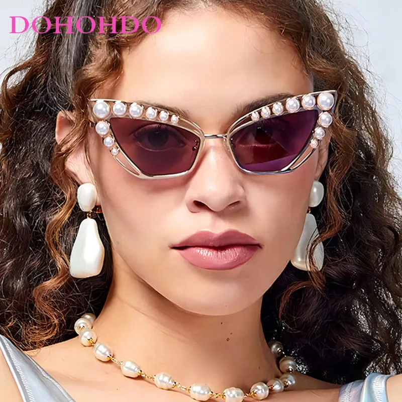 

2025 Cat Eye Luxury Brand Design Metal Framed Sunglasses Dance Performance Paired With Trendy Textured Large Pearl Decorative