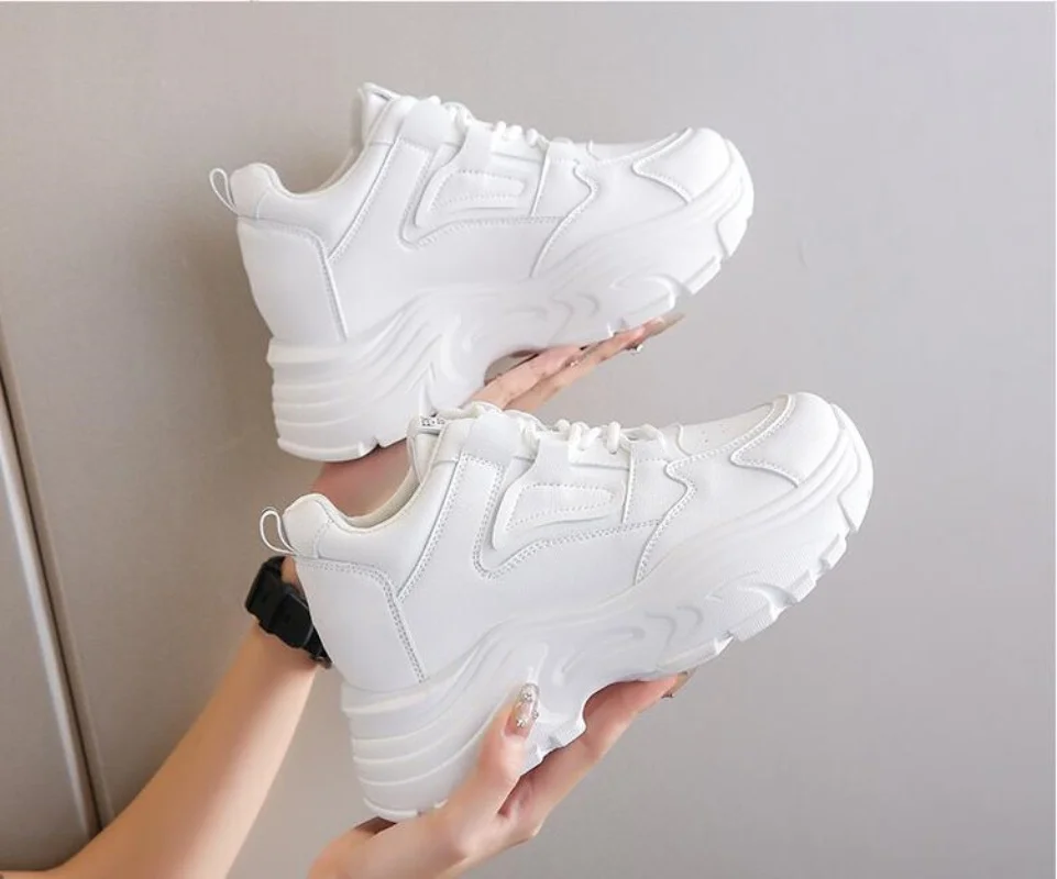 منصة بيضاء المرأة أحذية رياضية الربيع الدانتيل متابعة سميكة القاع فلكنيز أحذية امرأة بولي Leather جلد تنفس أحذية رياضية السيدات