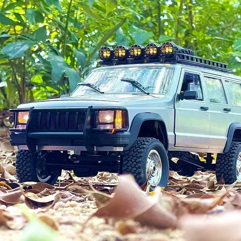 Mn78 1/12 Rc Car Cherokee Model 2.4g Off Road 4x4 Zdalnie sterowany samochód Jeep Led Light 4wd Wspinaczka Elektryczny samochód zabawkowy Prezent