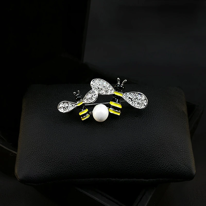 

Exquisite High-End Bee Brooch Women's Luxury Elegant Insect Pin Corsage High Sense Suit Sweater Accessories Jewelry Pins Gifts