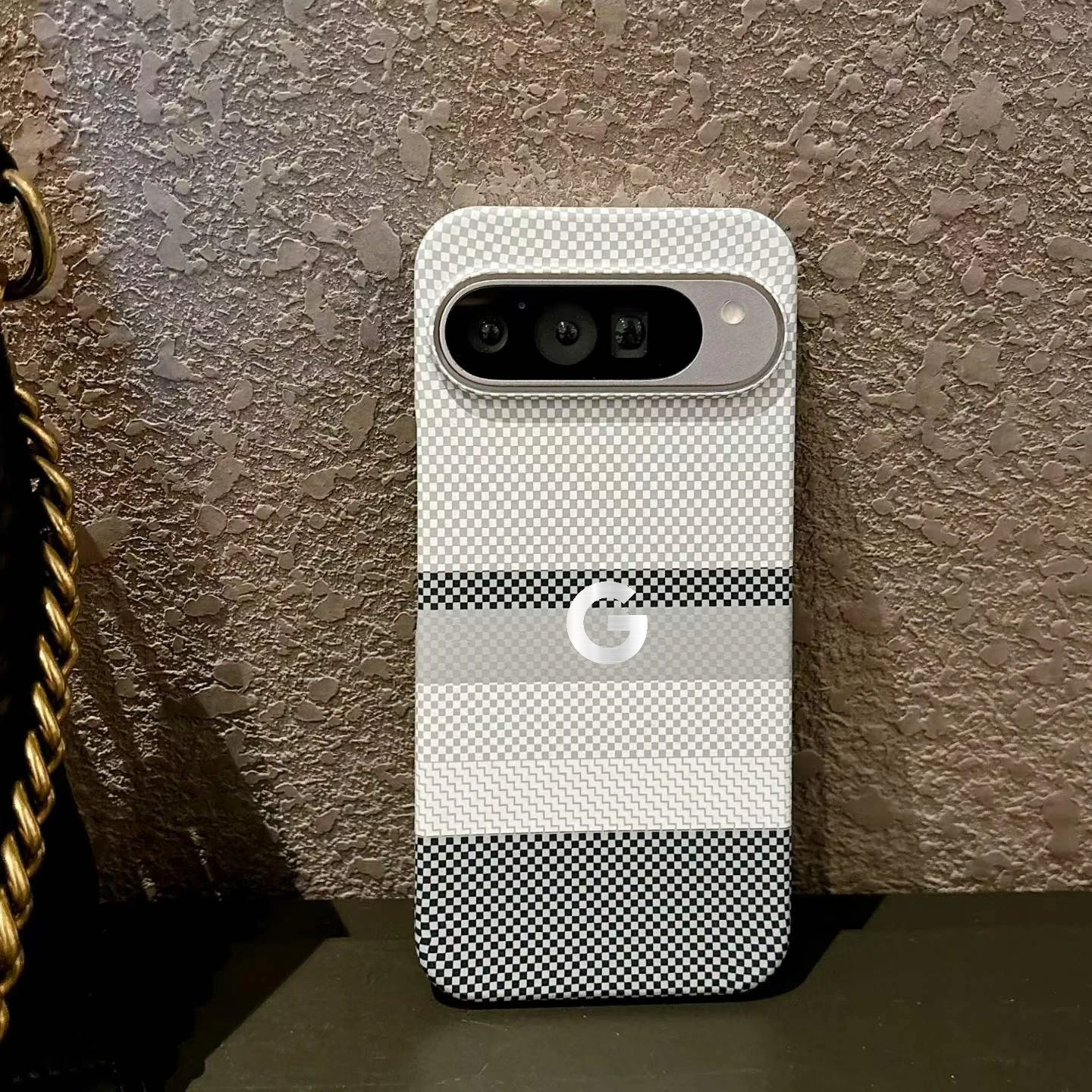 Luxuriöse Schlanke Carbonfaser-Textur Magnetische Ladehülle für Google Pixel 11 10 9 Pro XL 9A 8 7 Pro Halbtransparente Schutzhülle