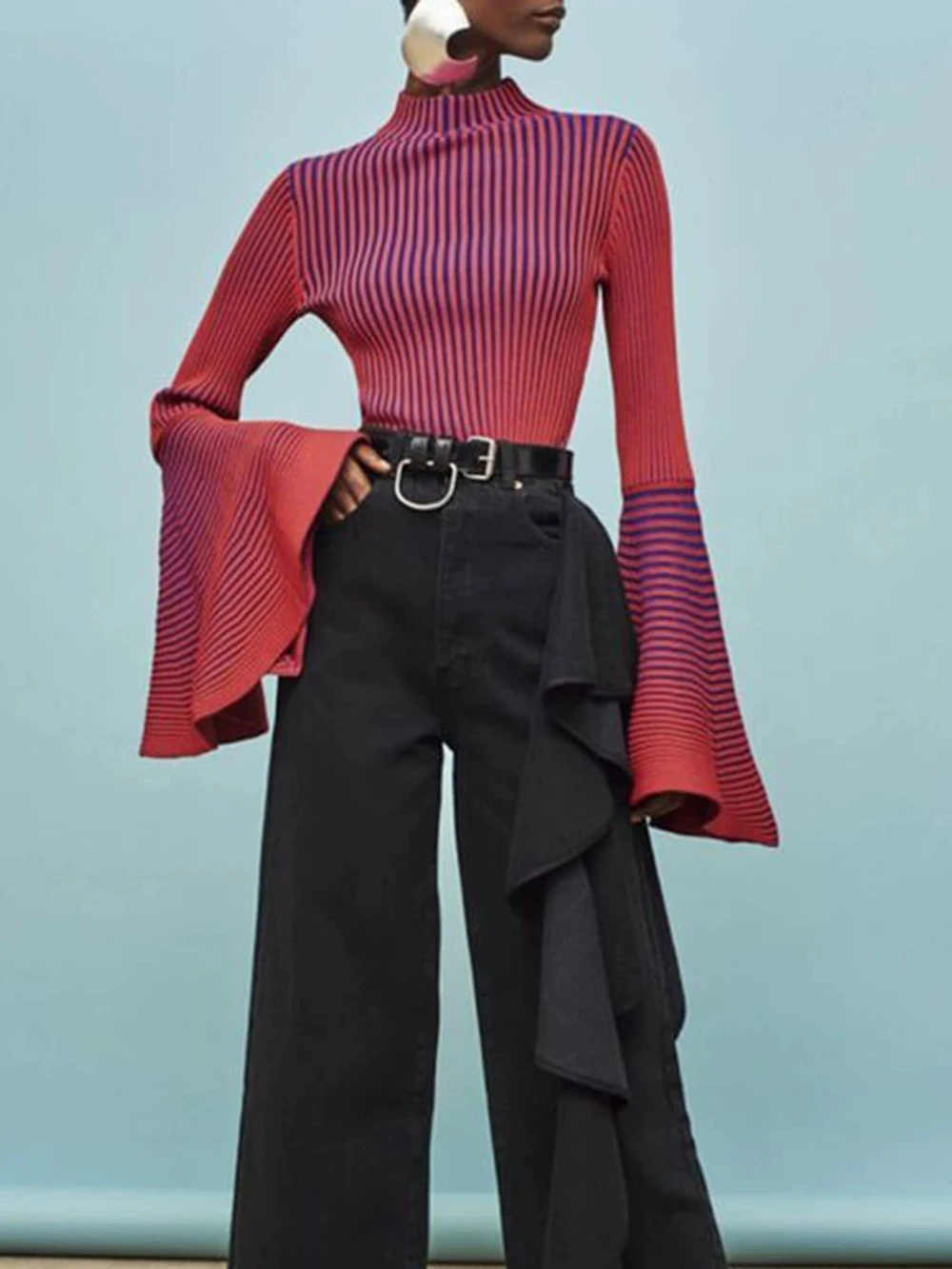 

Модный темпераментный топ, осень 2024, новый европейский и американский стиль, дизайн с расклешенными рукавами, облегающий высококачественный свитер с длинными рукавами