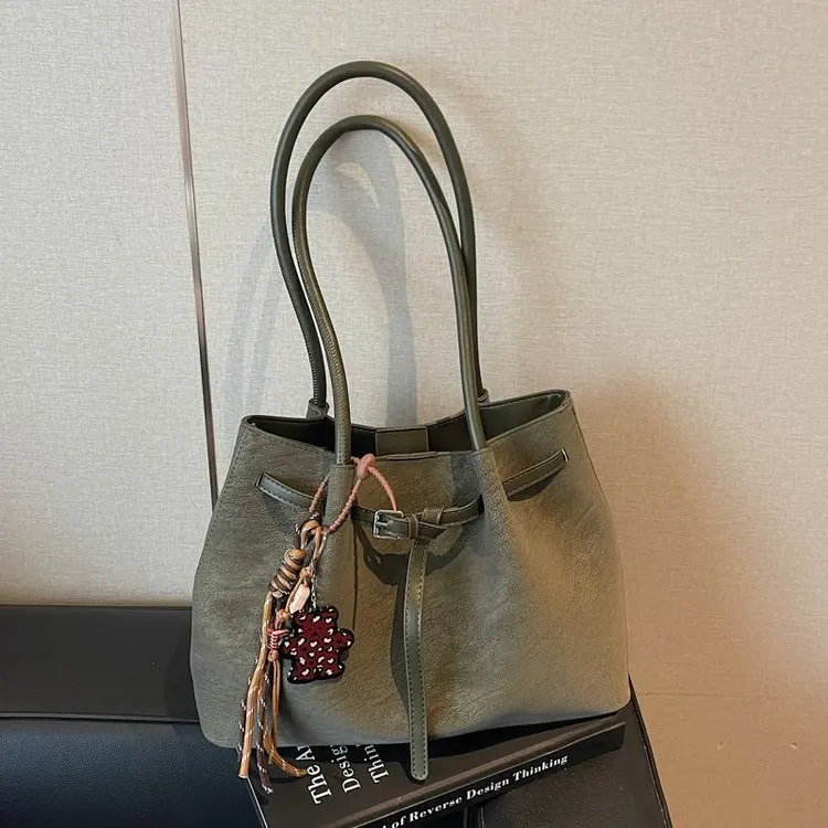 

Элитная женская сумка-тоут большой вместимости 2026 года: новая модная универсальная сумка через плечо для города