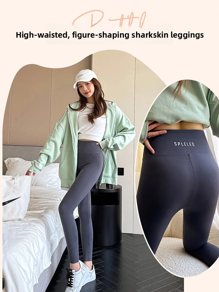 กางเกงโยคะผู้หญิงทรงกระชับเอวสูง ลายพิมพ์ด้านหลัง ช่วยยกกระชับสะโพก กางเกงขายาว