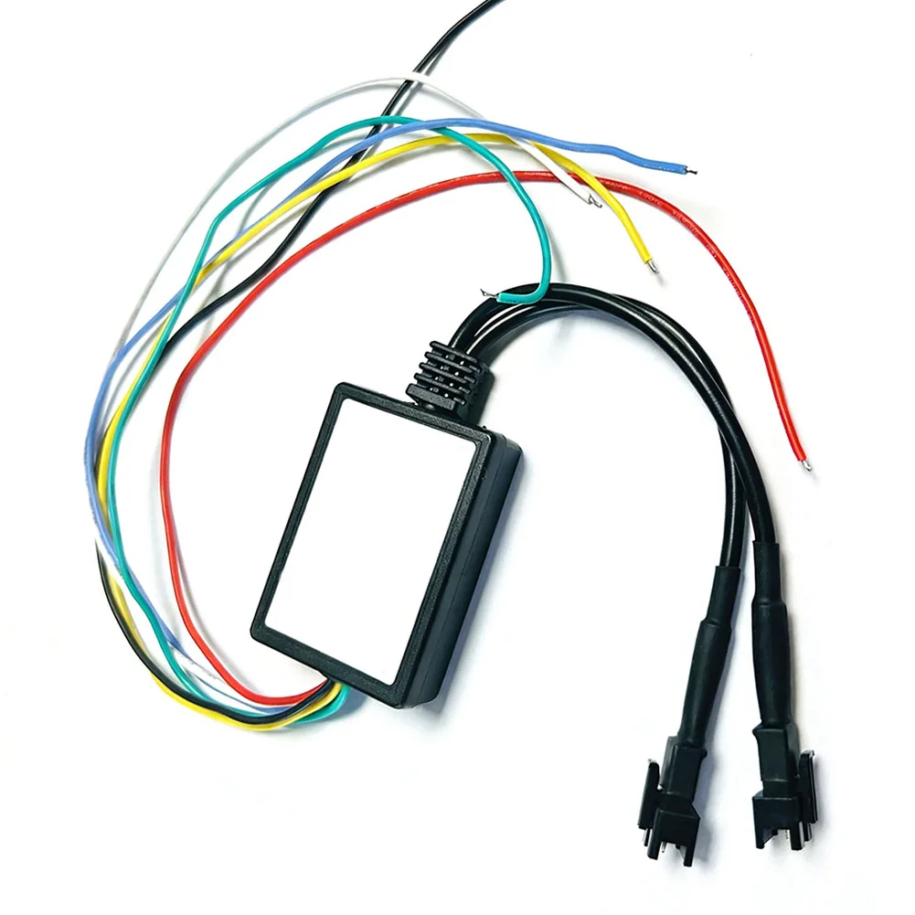 

Совместимый с автомобилем контроллера указателя поворота багажника автомобиля с последовательным мигающим светом и яркими стоп-сигналами заднего хода