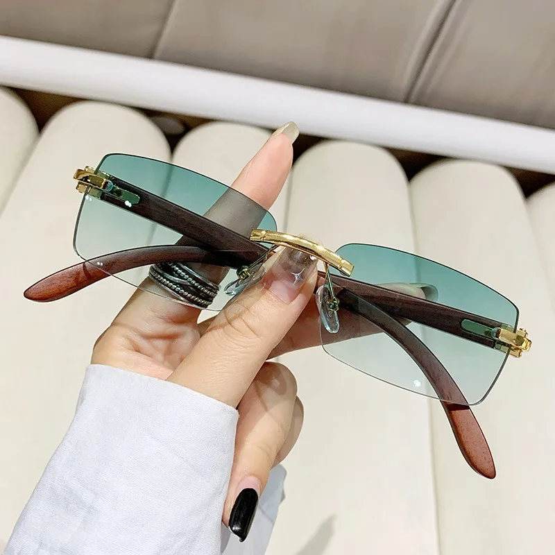 Neue Rahmenlose Sonnenbrille mit Abgeschrägten Kanten, Personalisierbar, Modisch und Vielseitig mit Holzmaserung-Brückensteg