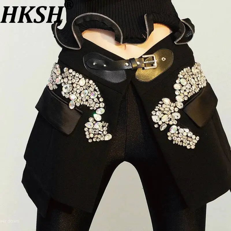 

HKSH Spring Autumn New Short Skirt PU Leather Buckle Patchwork Studded Diamonds Waistband Dark Punk Urban Fashion Skirts HK12335