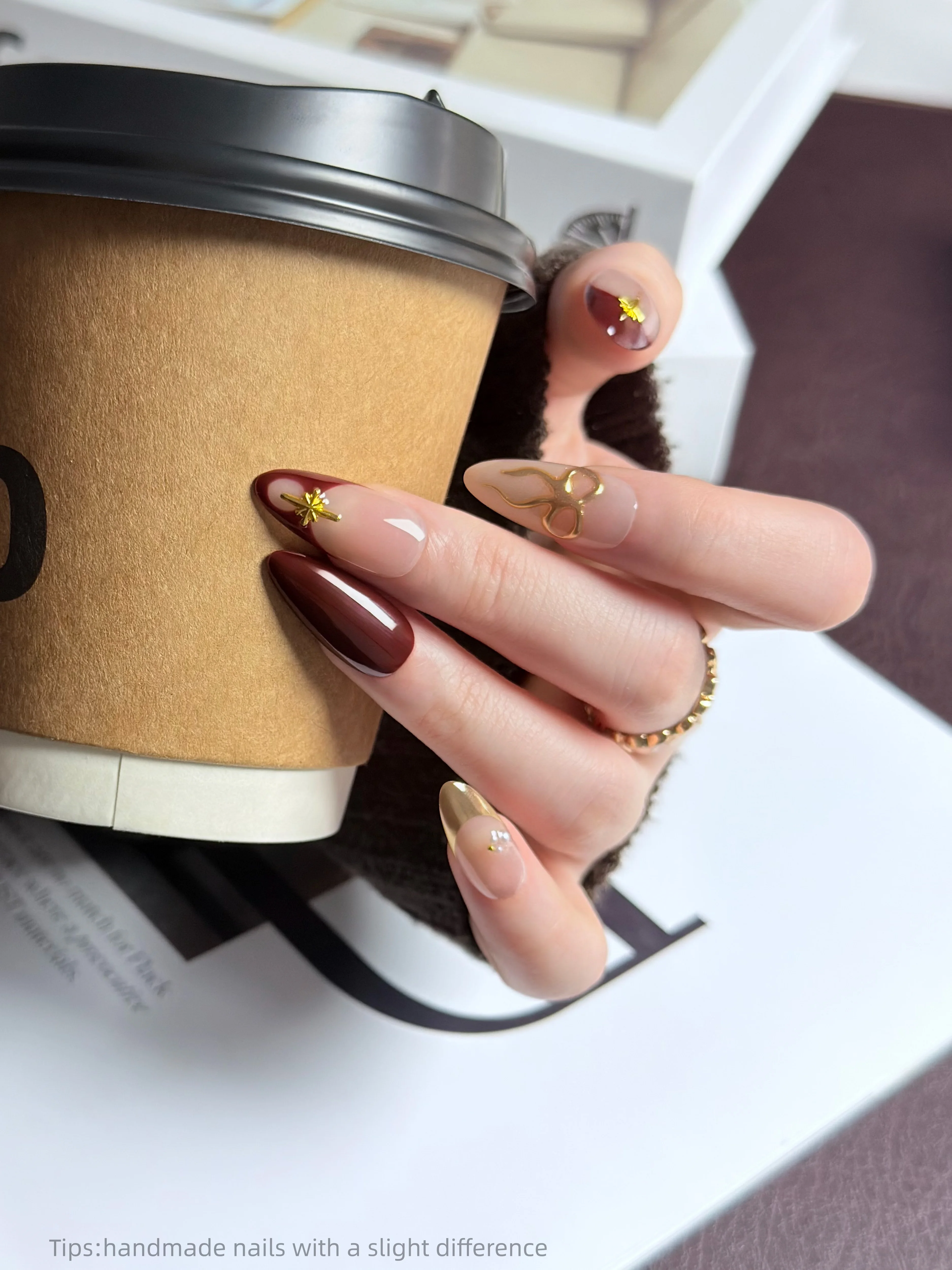 10 Stück handgemachte Press on Nails French Gold Gel Bow Star Decor Koreanische Falsche Nägel Wearable Full Cover Ins braun Mandel Falscher Nagel