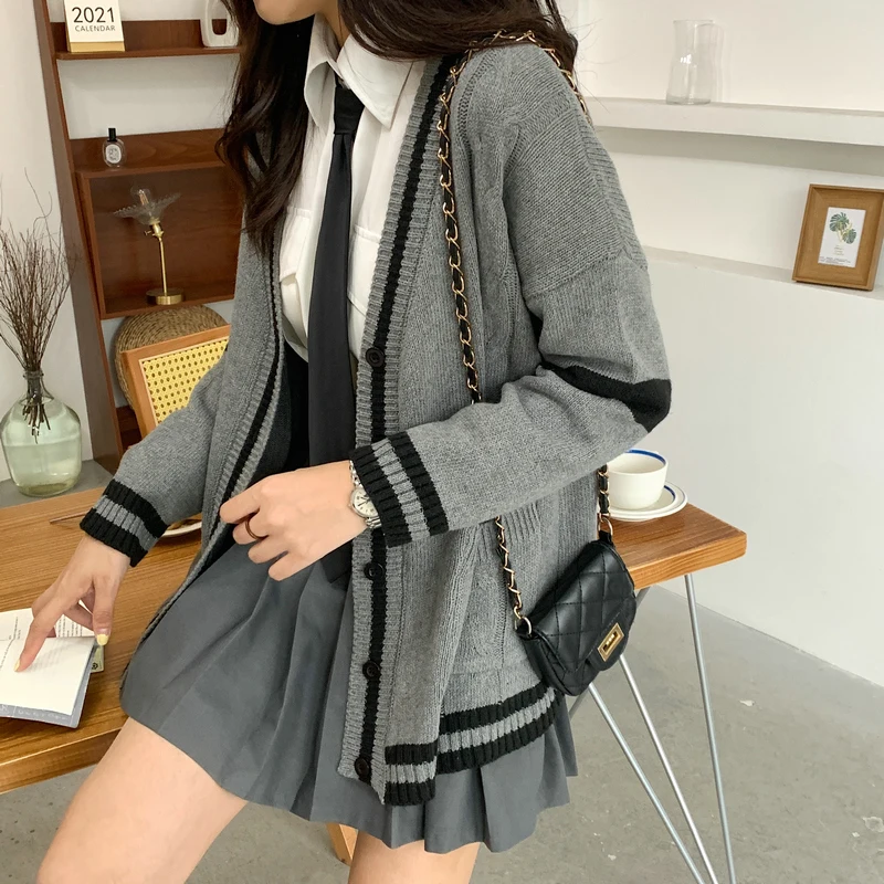 Giacca cardigan maglione con scollo a V retrò donna 2024 autunno inverno nuovo cardigan lavorato a maglia stile college coreano streetwear