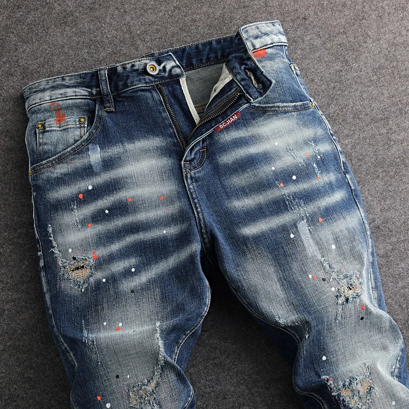 Celana jins pria Street Fashion Jeans pria celana Denim Vintage Hip Hop desainer bordir pria Jeans robek bergambar pas badan melar biru Retro