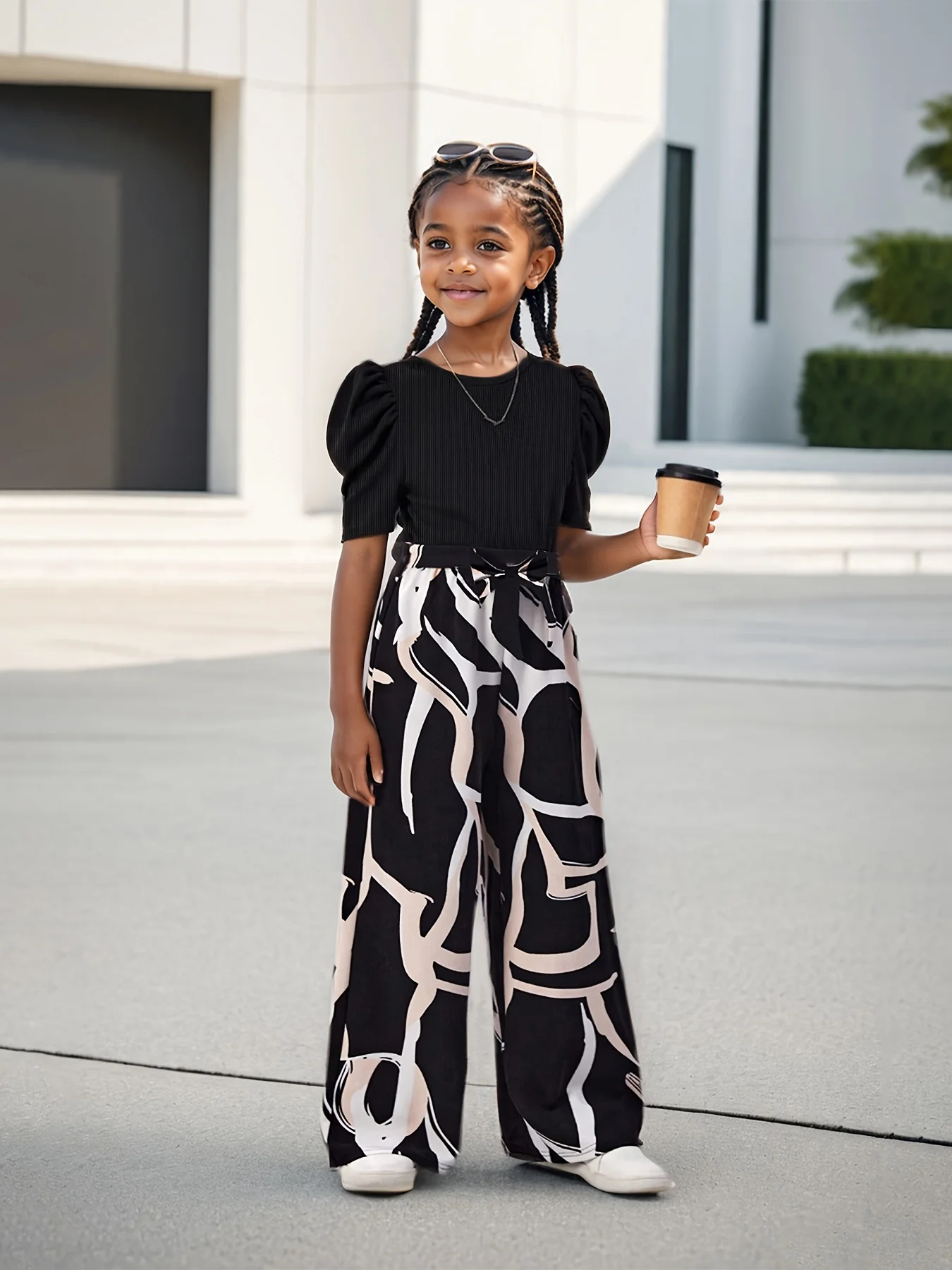 Girls' Casual Outfit: Short Puff-Sleeve Top + Loose Patterned Printed Pants Two-Piece Set in Burgundy and Black, Multiple Options, Suitable for Children Aged 4-11, Versatile Clothing for Home, Leisure, and Outings