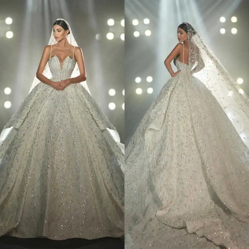 

Великолепное бальное платье Свадебные платья Свадебное платье без рукавов на бретельках с блестками и складками с открытой спиной и скользящим шлейфом Платье по индивидуальному заказу