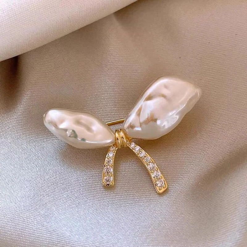 Elegant Irregular Pearl Bow Rhinestone Brooches Pins For Women Stylish Minimalist Silk Scarf Buckle Clothing Jewelry Accessories