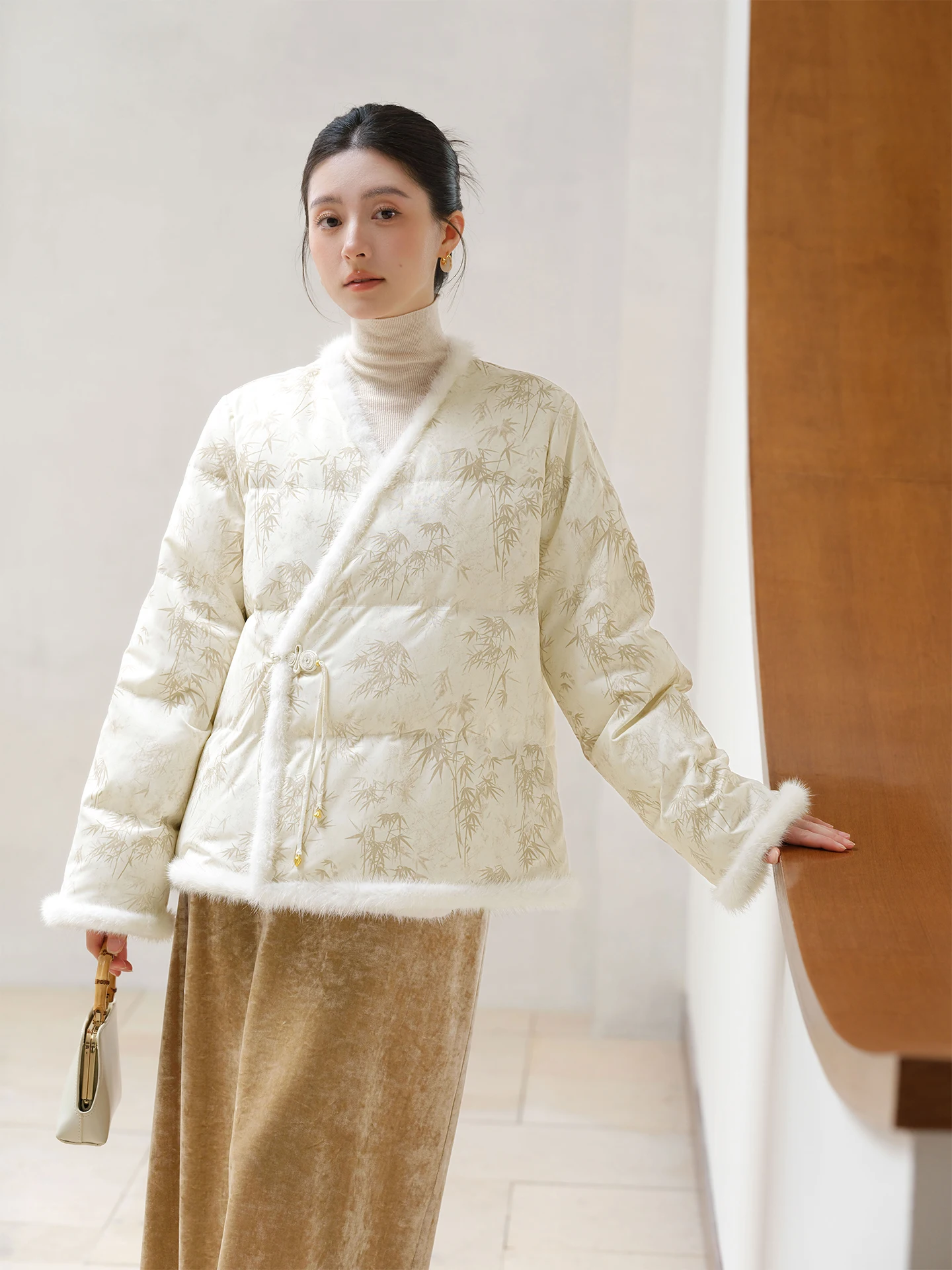 

New Chinese Sle Women's down Jaet 90 White Du down Collar Embellied Coat Long Sve Thiened Polyester Fiber