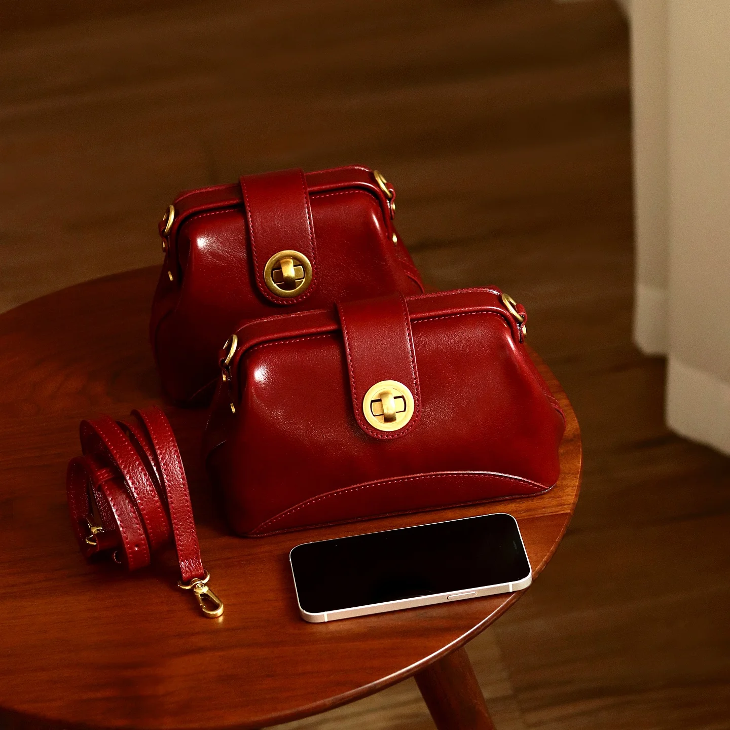 

Peawar Vintage Top Layer Cowhide Leather Red Mobile Phone Bag Ladies Festive New Year Celebration Handbag